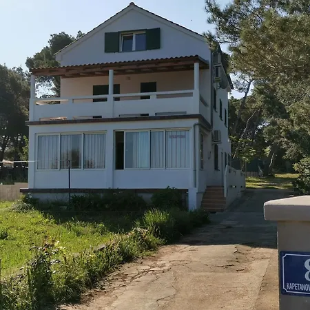 Porat In Ugljan Mit Garten Und Terrasse By Interhome Appartement Sušica