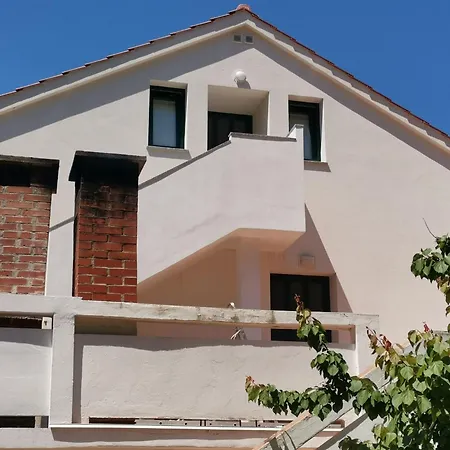 Porat In Ugljan Mit Garten Und Terrasse By Interhome Sušica