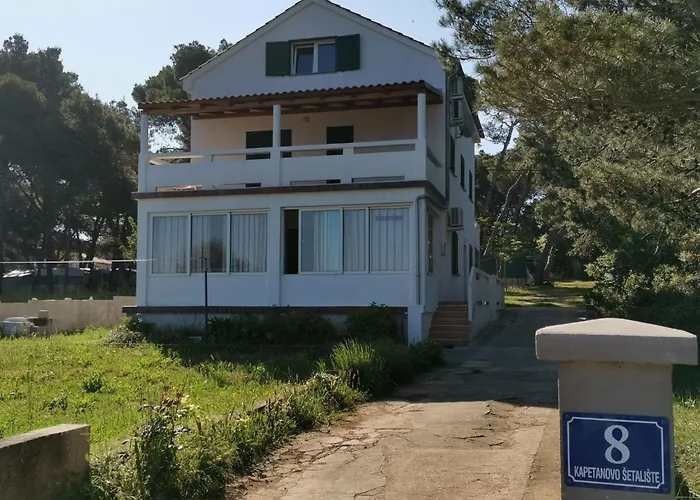 Porat In Ugljan Mit Garten Und Terrasse By Interhome Apartman Sušica
